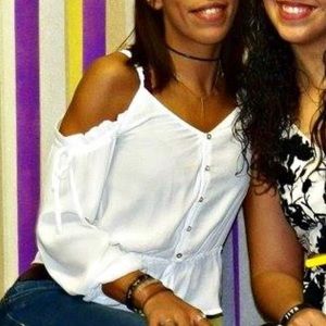 Off shoulder dressy shirt, super cute!! XS